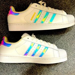 ✨🦄Adidas Superstar - RARE - Iridescent stripes on white leather, sooo cute!🦄✨